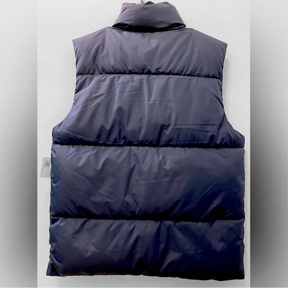 Old Navy Men’s Puffer Vest. Size small. - Picture 3 of 3